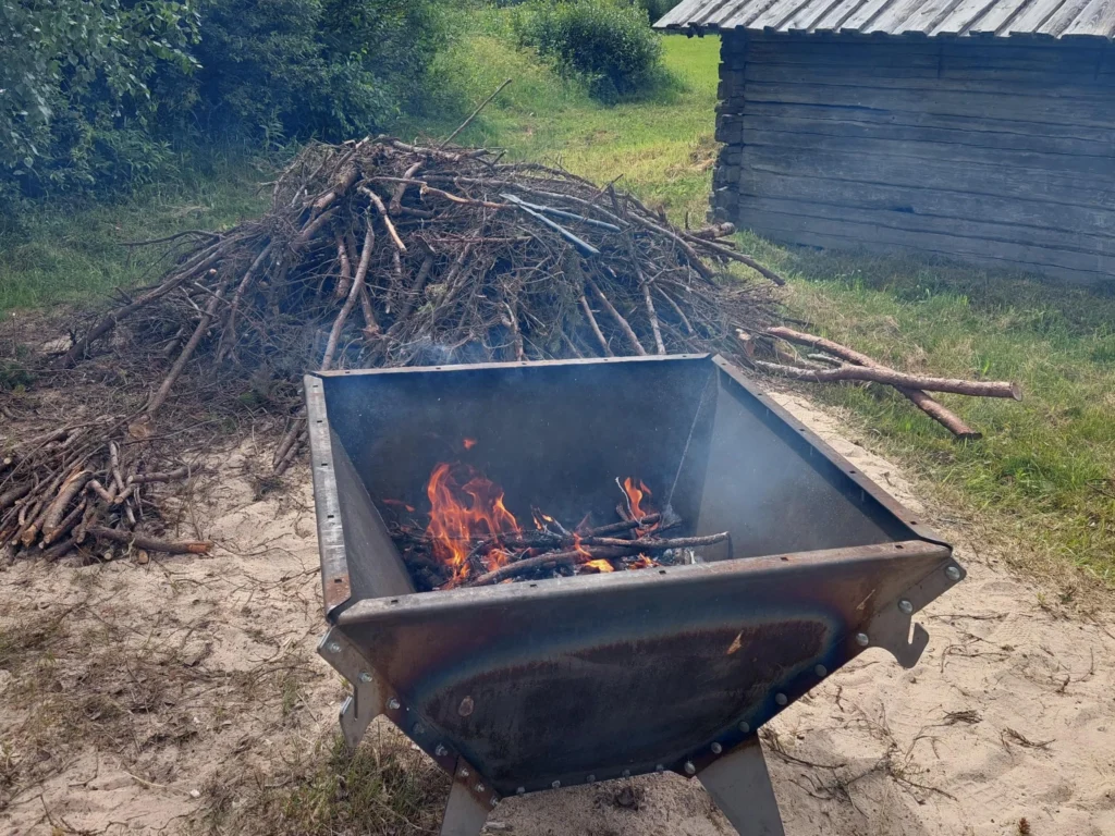 Biohiiletystä kartiohiilettimessä.